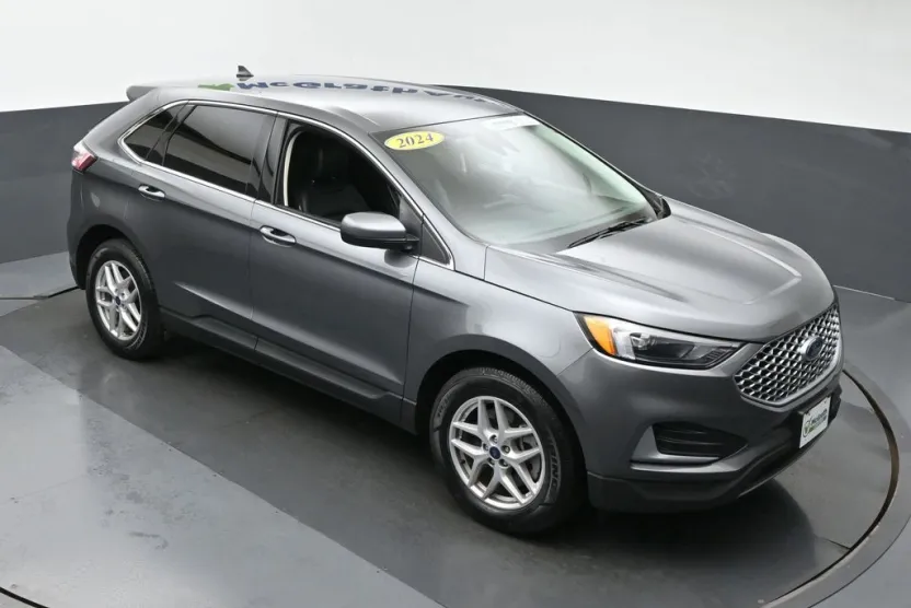 2024 Ford Edge SEL photo 1