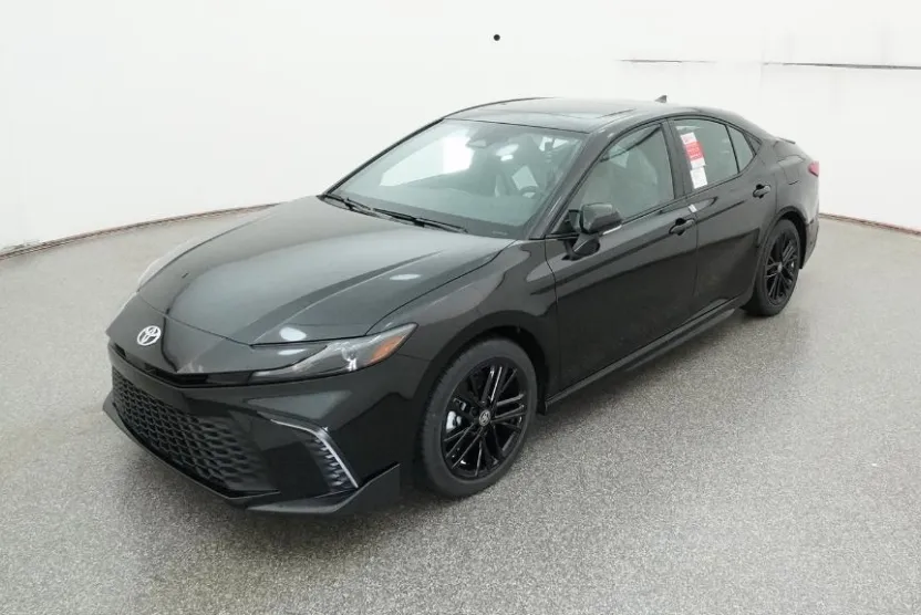 2025 Toyota Camry SE photo 1
