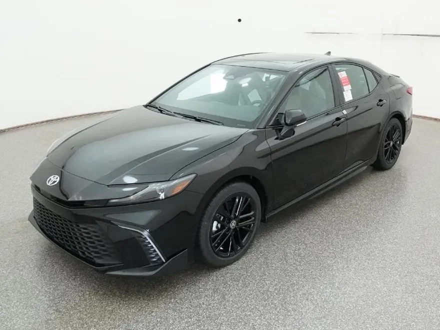 2025 Toyota Camry SE photo 1