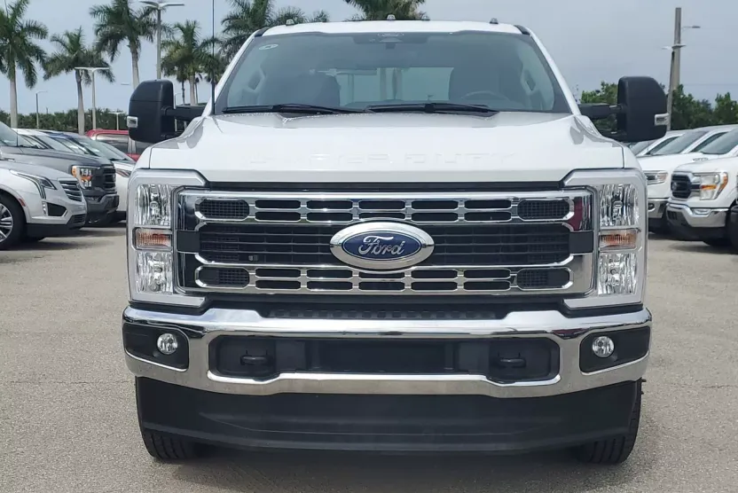 2024 Ford F-350 XLT photo 1