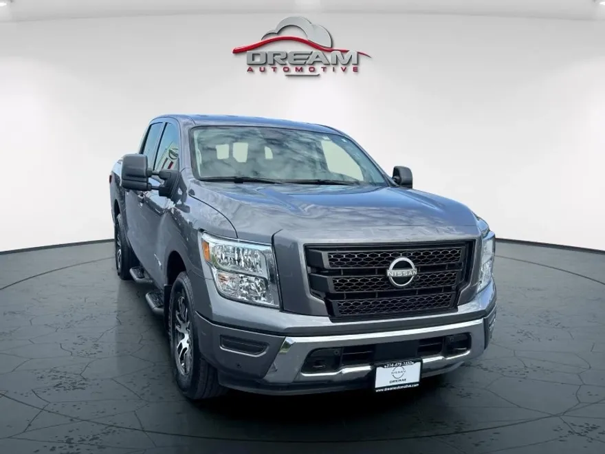 2024 Nissan Titan SV photo 1