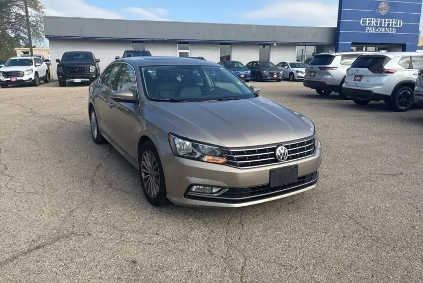 2016 Volkswagen Passat TDI SE photo 1