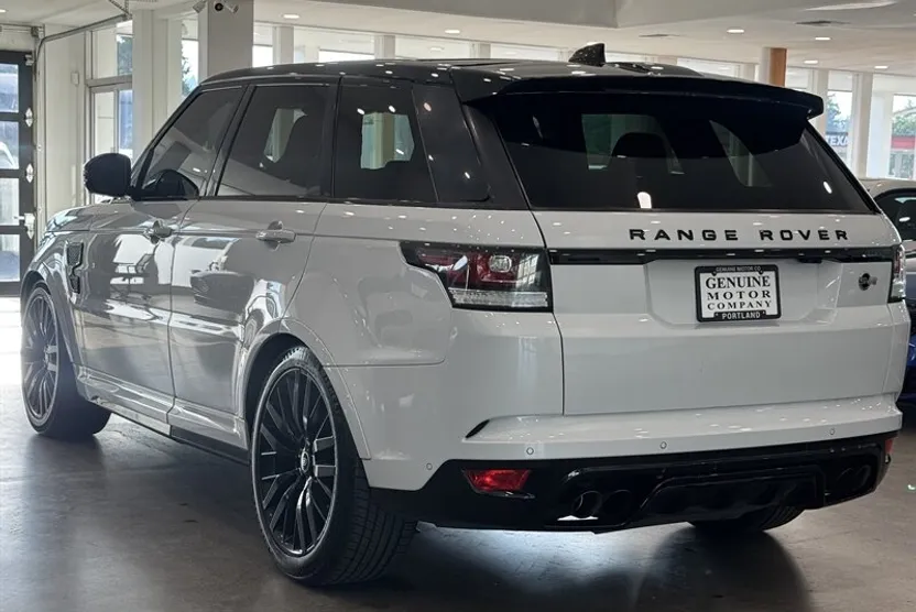 2017 Land Rover Range Rover Sport SVR photo 1