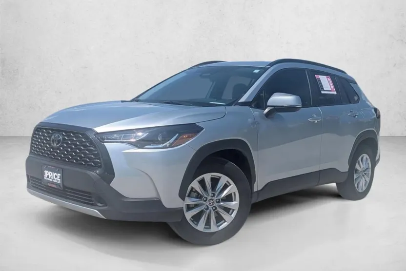 2023 Toyota Corolla Cross LE photo 1