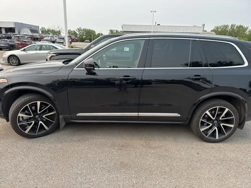 2023 Volvo XC90 B5 Plus photo 1