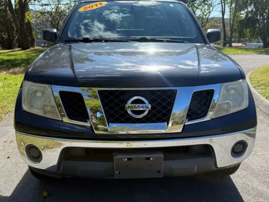 2011 Nissan Frontier SV photo 1