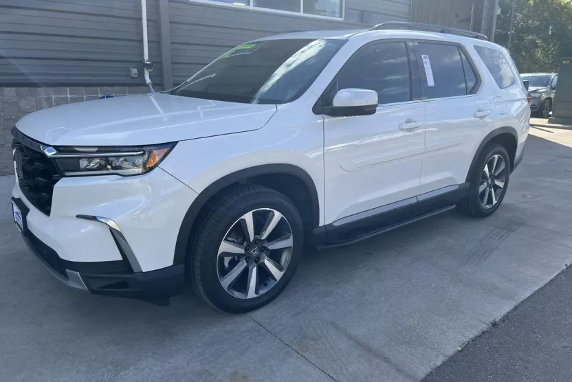 2024 Honda Pilot Touring photo 1
