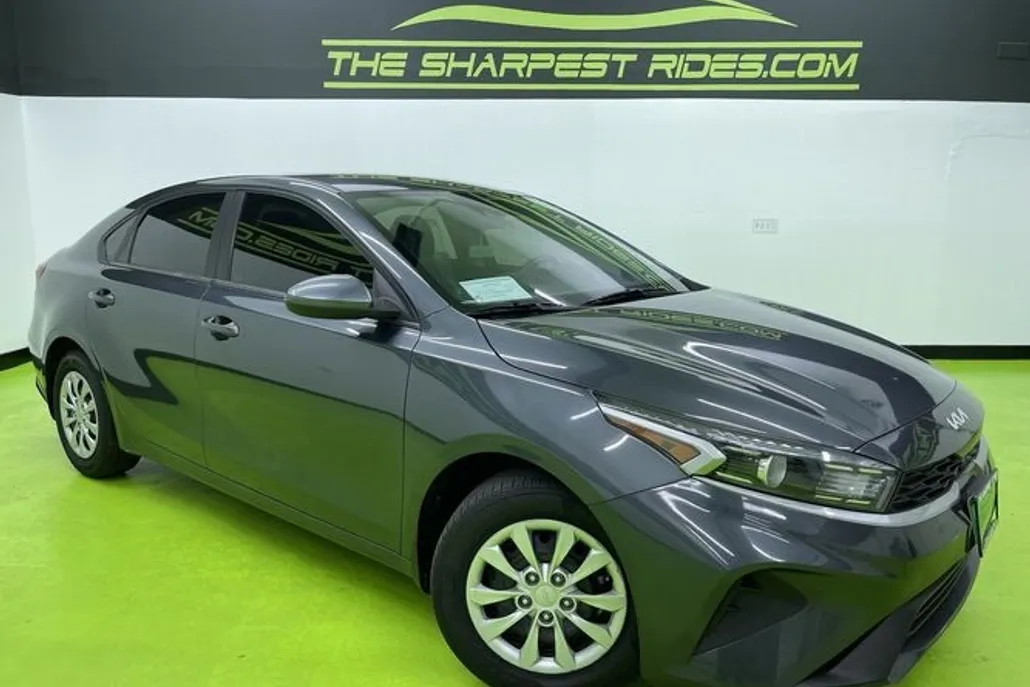 2023 Kia Forte LXS photo 1