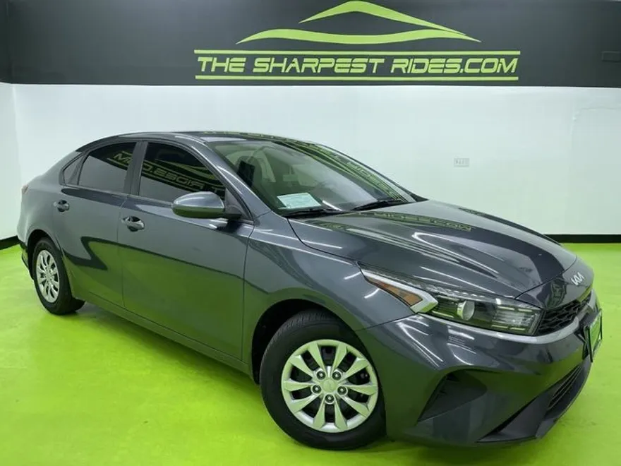 2023 Kia Forte LXS photo 1