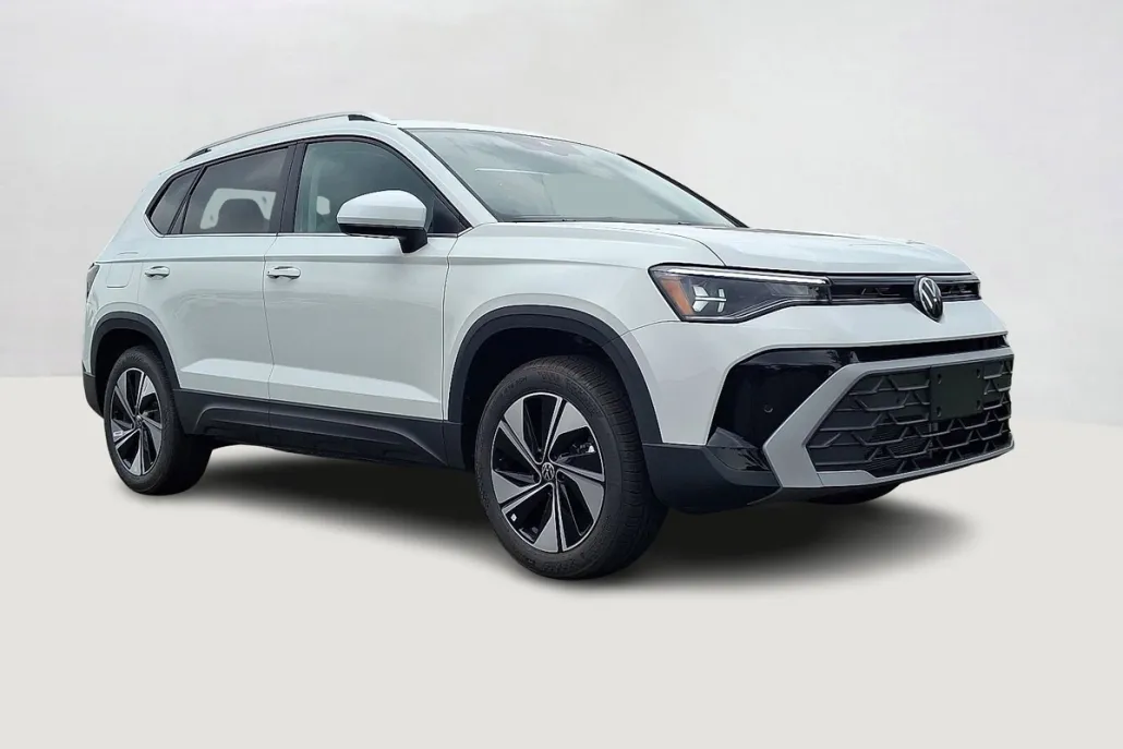 2025 Volkswagen Taos SE photo 1