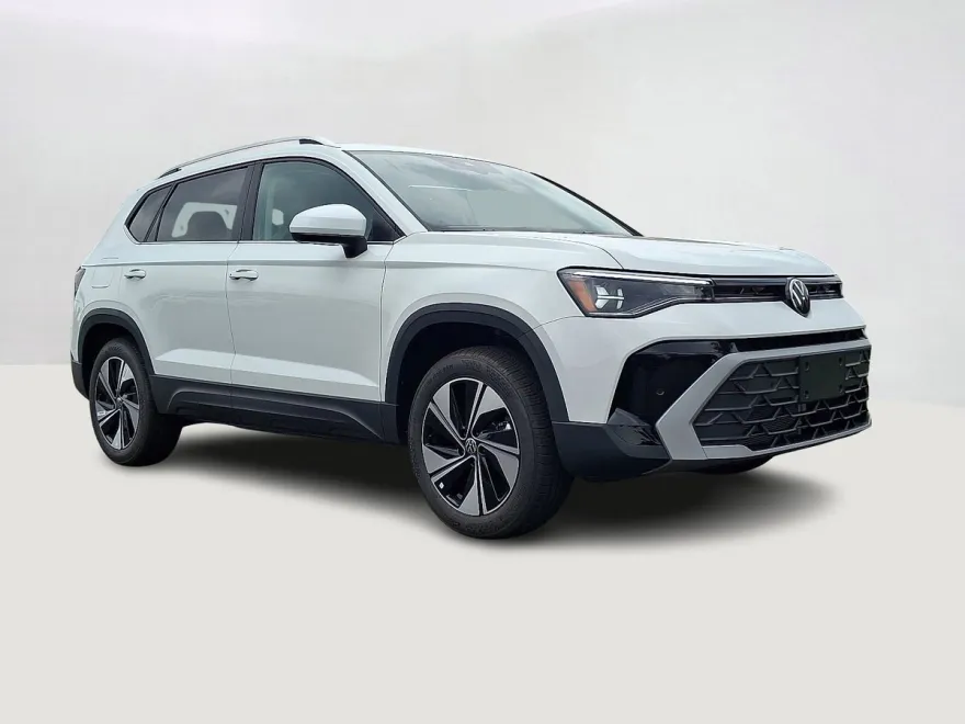 2025 Volkswagen Taos SE photo 1