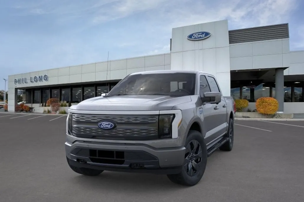 2025 Ford F-150 Lightning Lariat photo 1