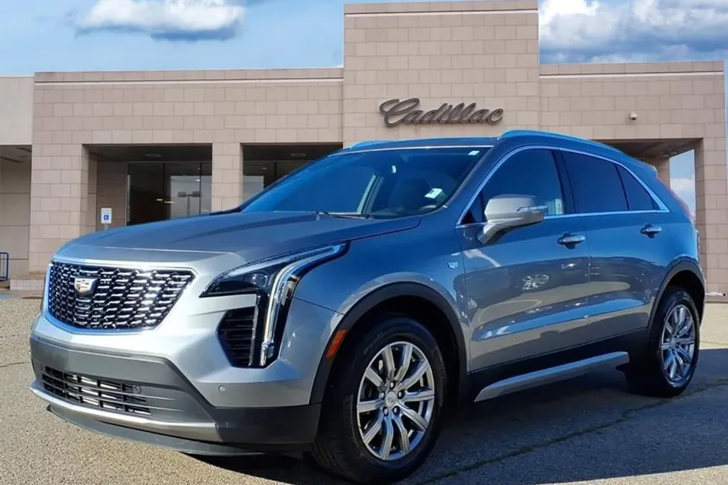2023 Cadillac XT4 Premium Luxury photo 1