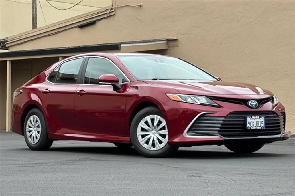 2022 Toyota Camry Hybrid LE photo 1