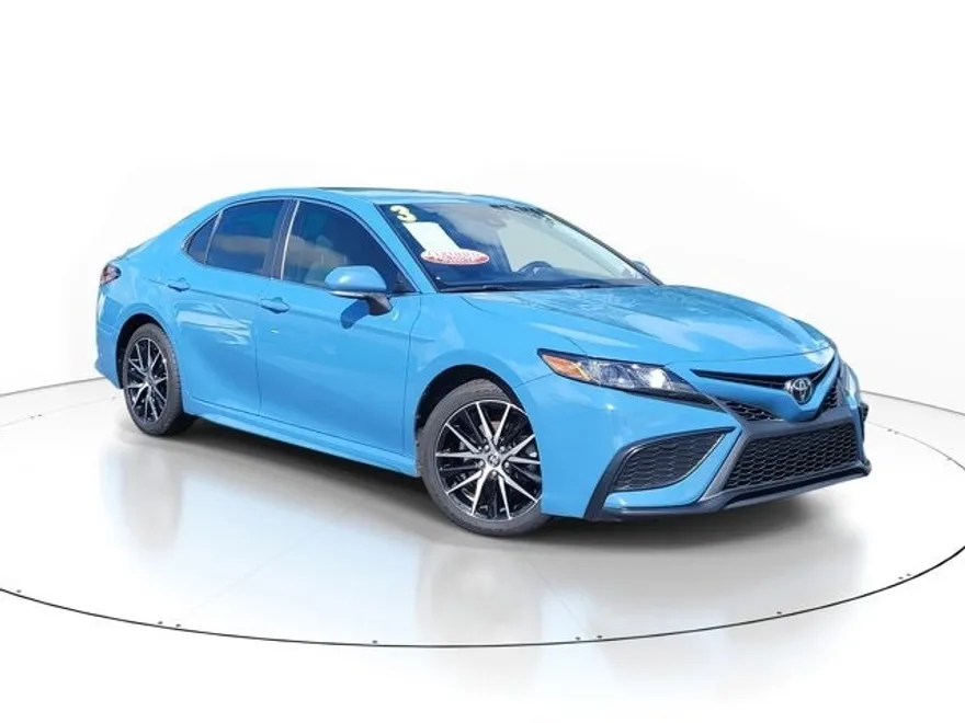 2023 Toyota Camry SE photo 1