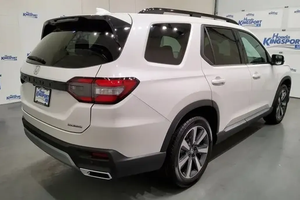 2025 Honda Pilot Touring photo 1