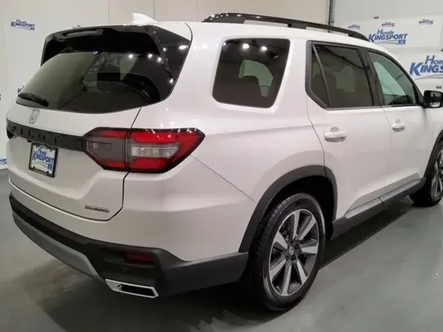 2025 Honda Pilot Touring photo 1