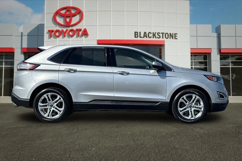 2018 Ford Edge Titanium photo 1