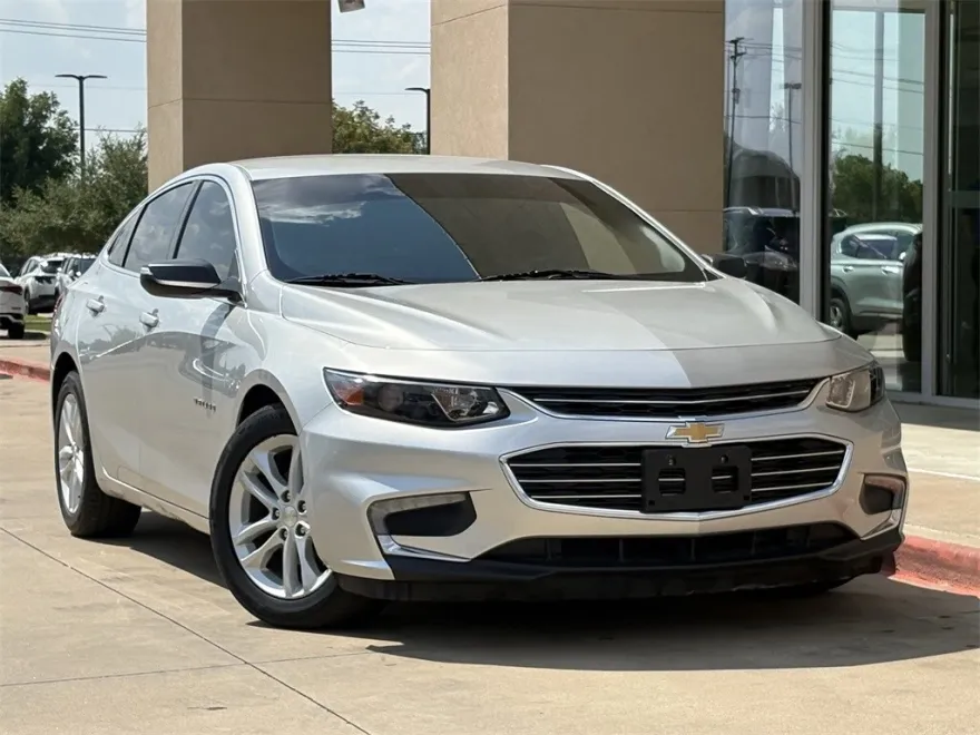 2017 Chevrolet Malibu 1LT photo 1