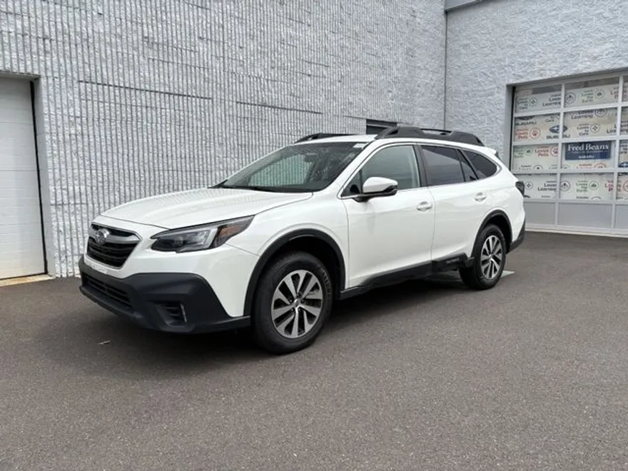 2022 Subaru Outback Premium photo 1