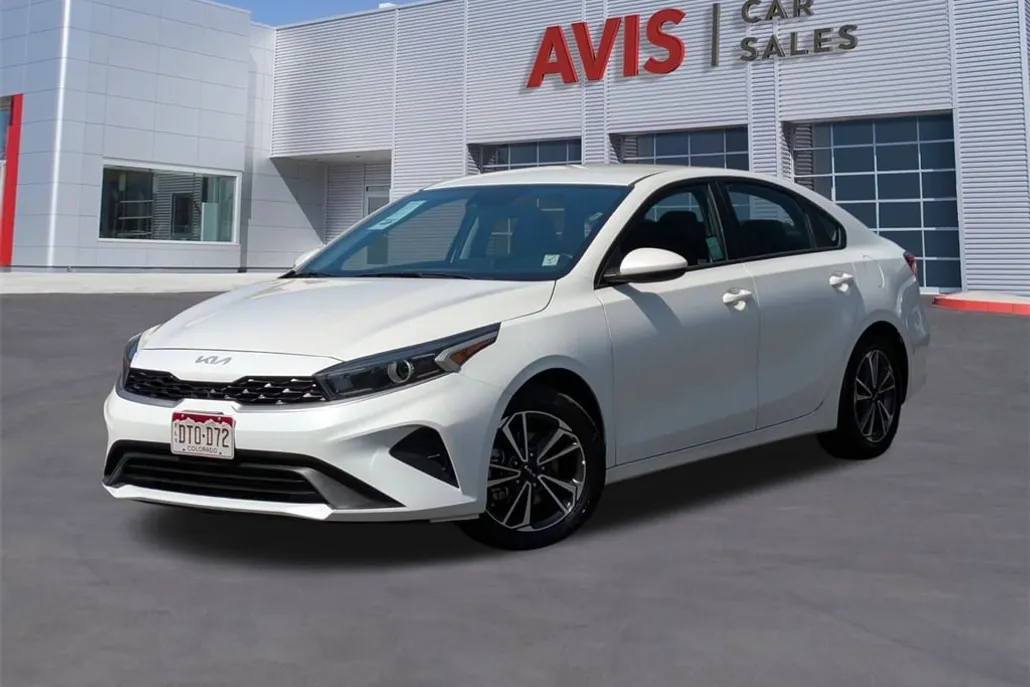 2024 Kia Forte LXS photo 1