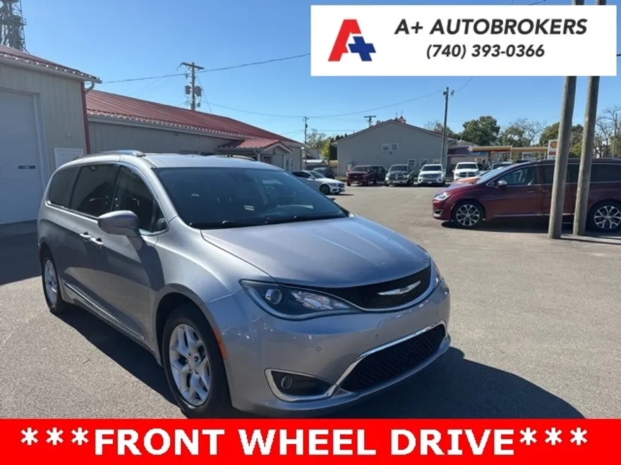 2019 Chrysler Pacifica Touring L photo 1
