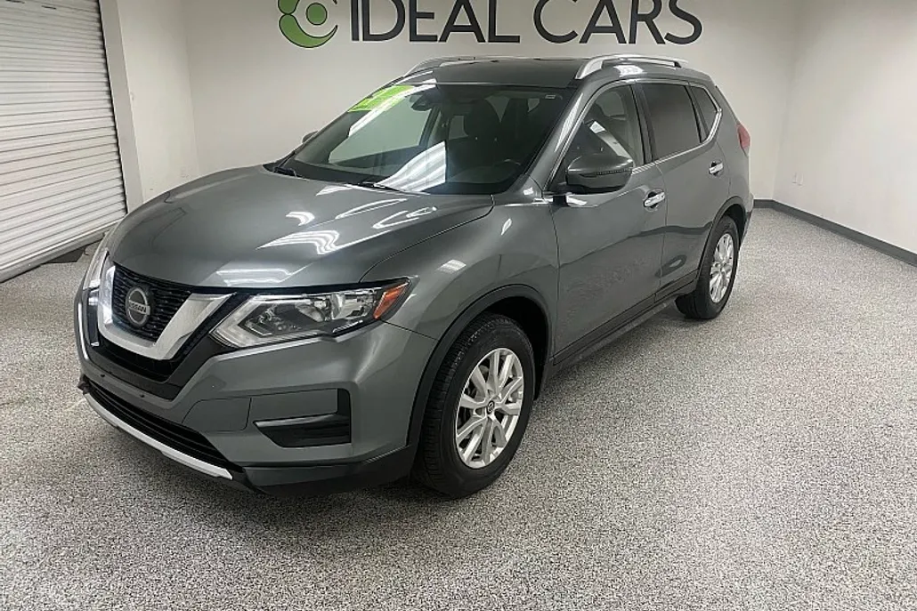 2019 Nissan Rogue SV photo 1