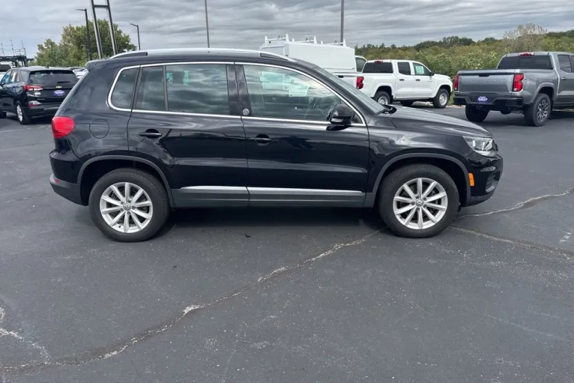 2017 Volkswagen Tiguan Wolfsburg Edition photo 1