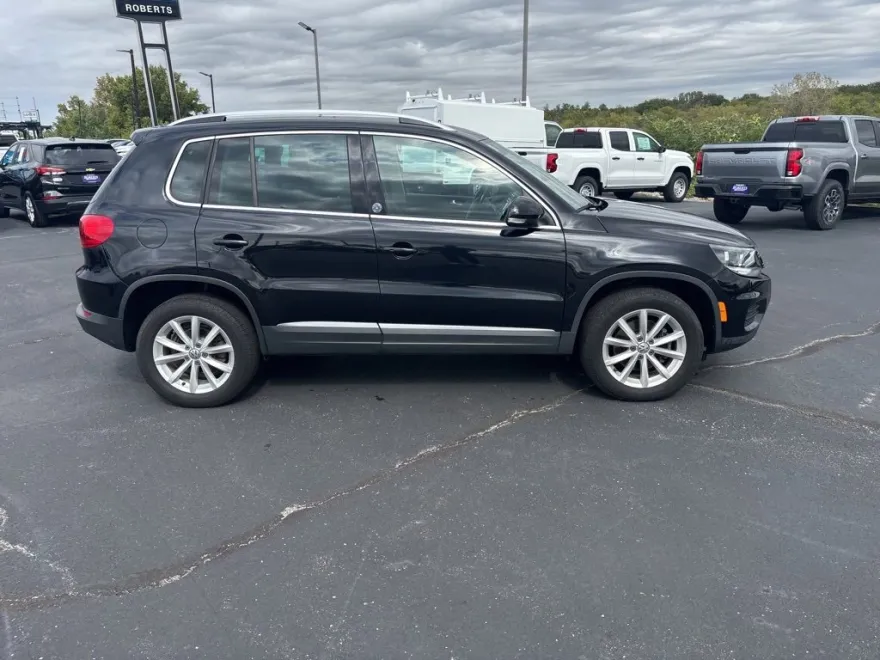 2017 Volkswagen Tiguan Wolfsburg Edition photo 1