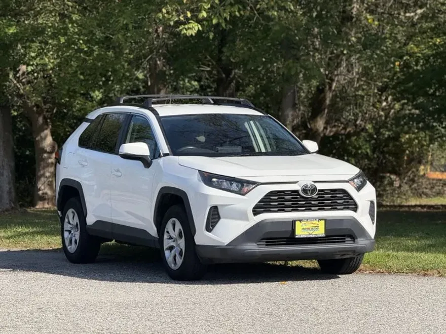2019 Toyota RAV4 LE Sport photo 1
