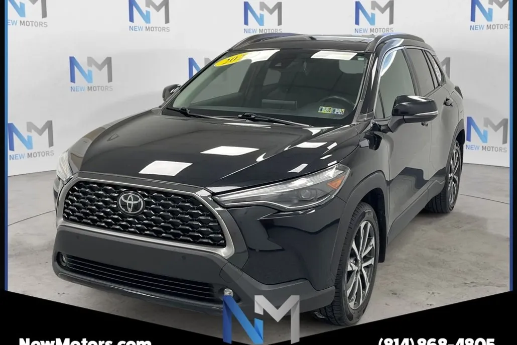 2022 Toyota Corolla Cross XLE photo 1