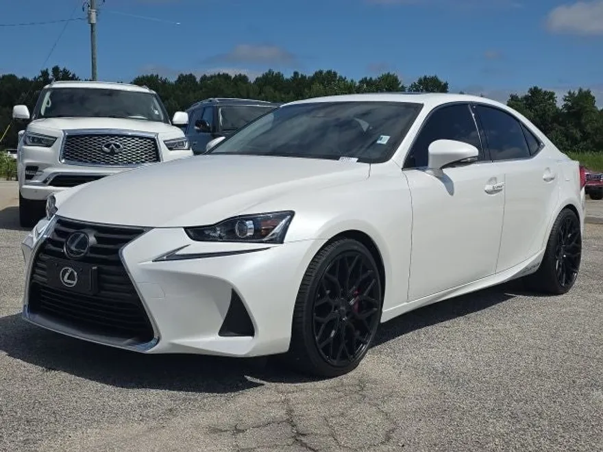2019 Lexus IS 300 photo 1