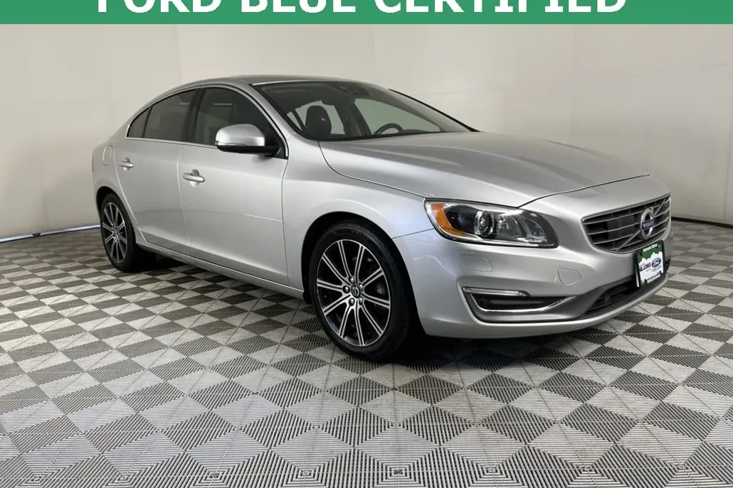 2018 Volvo S60 Inscription T5 Platinum photo 1