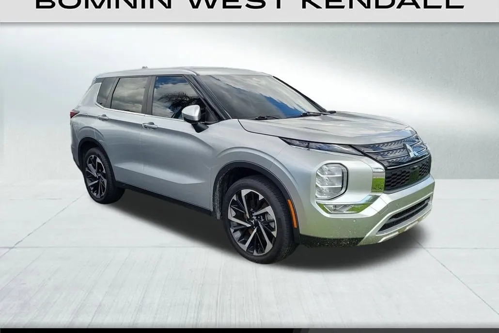 2022 Mitsubishi Outlander SE photo 1