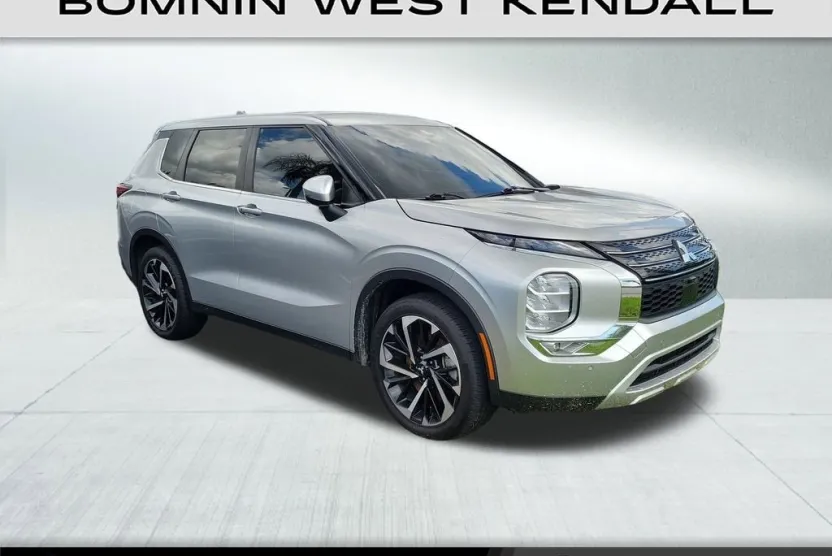 2022 Mitsubishi Outlander SE photo 1