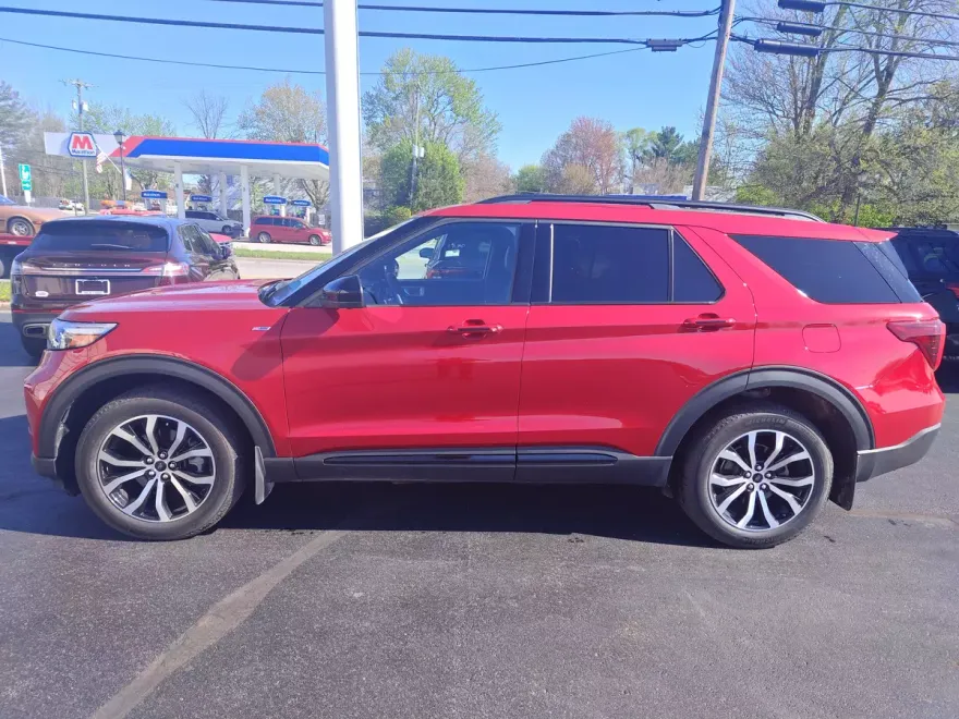 2023 Ford Explorer ST-Line photo 1