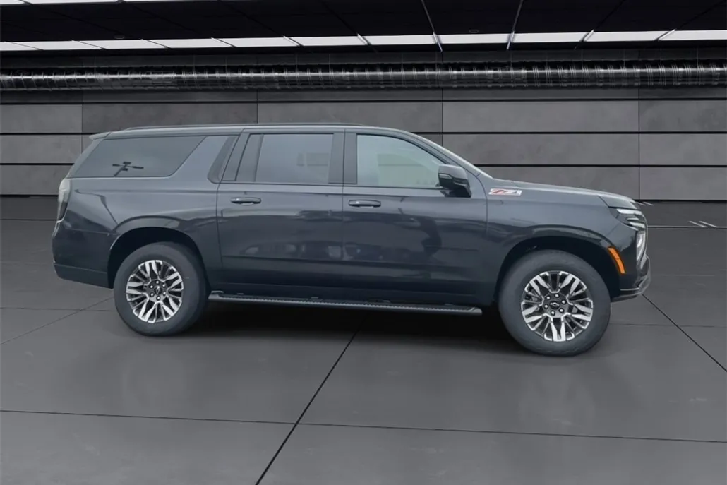 2026 Chevrolet Suburban Z71 photo 1