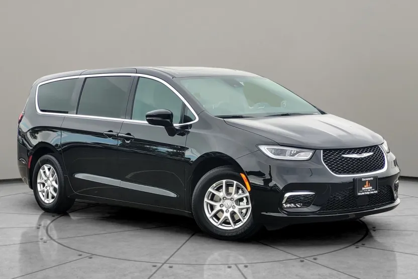 2026 Chrysler Pacifica photo 1