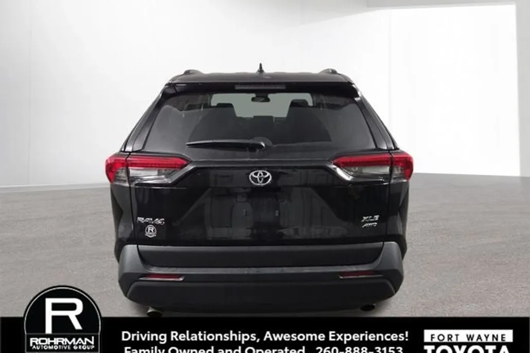 2024 Toyota RAV4 XLE photo 1