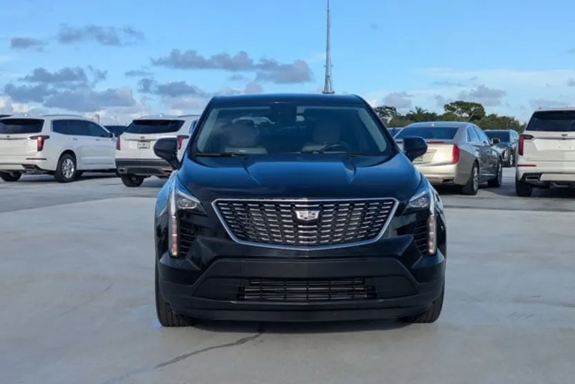 2023 Cadillac XT4 Luxury photo 1