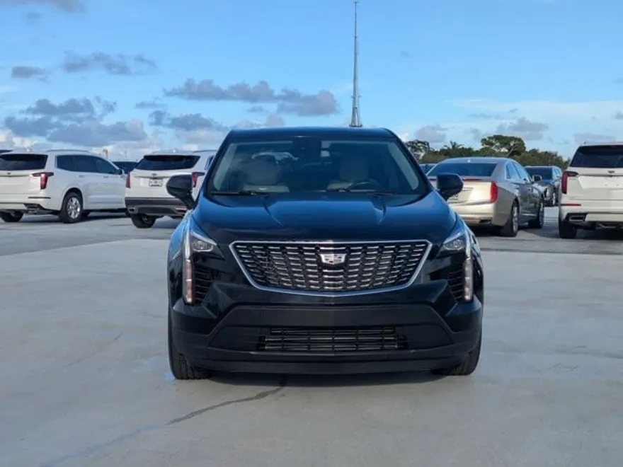 2023 Cadillac XT4 Luxury photo 1