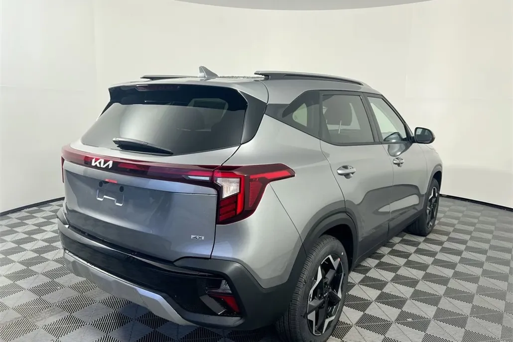 2025 Kia Seltos S photo 1