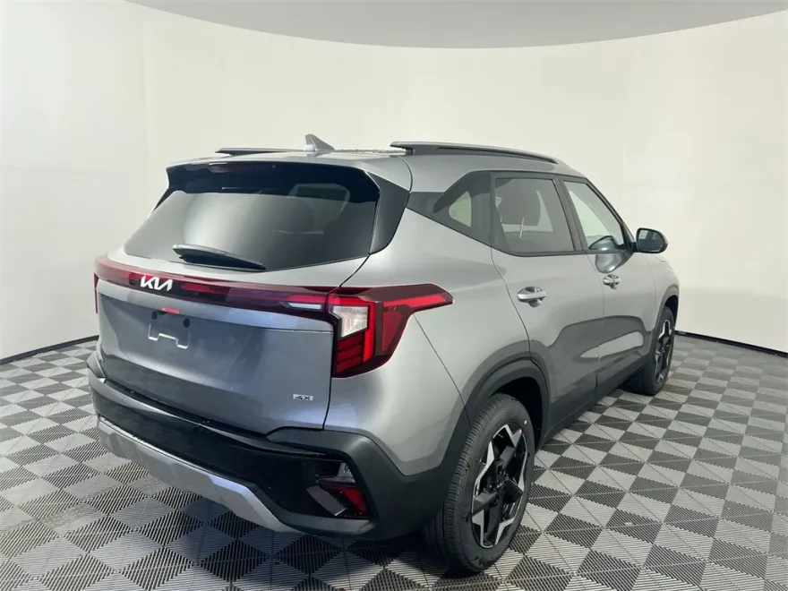 2025 Kia Seltos S photo 1