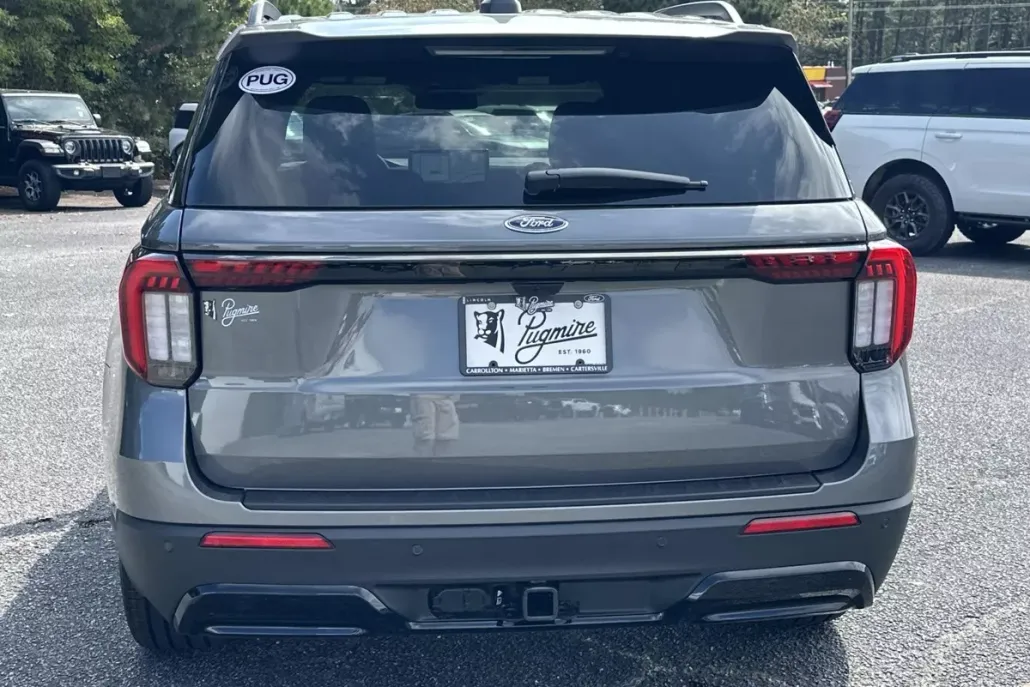 2025 Ford Explorer ST-Line photo 1