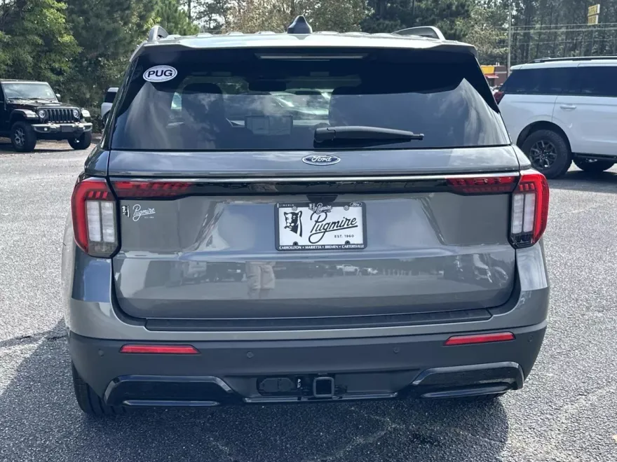 2025 Ford Explorer ST-Line photo 1