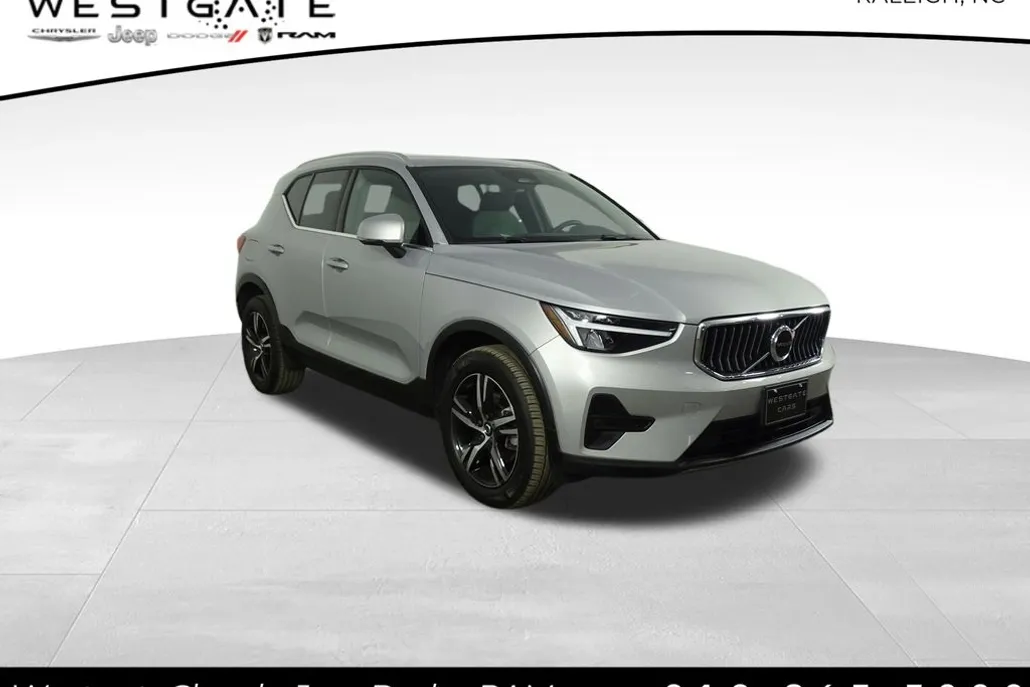 2025 Volvo XC40 Core photo 1