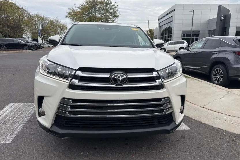 2017 Toyota Highlander Limited Platinum photo 1