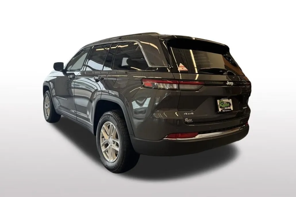 2025 Jeep Grand Cherokee Laredo X photo 1