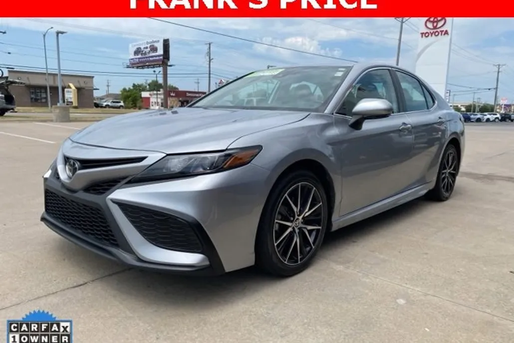 2024 Toyota Camry SE photo 1