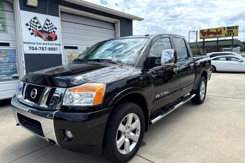2013 Nissan Titan S Crew Cab photo 1